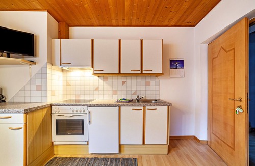 Laces Apartment | Apartment 'Wohnung Elstar Schnalserhof' with Mountain View, Shared Terrace and Wi-Fi
