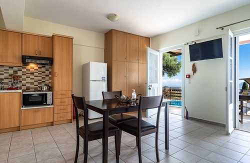Katouna Apartment | Apartment 'Yakinthos' with Sea View, Wi-Fi and Air Conditioning