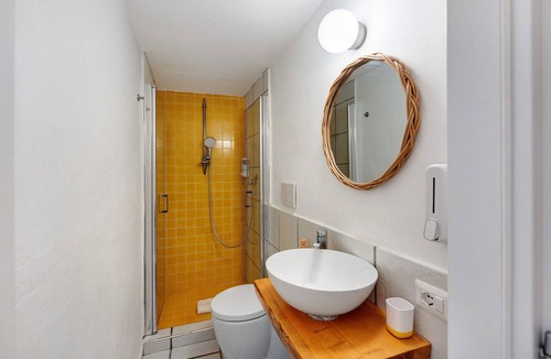 Meta Apartment | Apartment 'Yellow Room' with Sea View, Wi-Fi and Air Conditioning