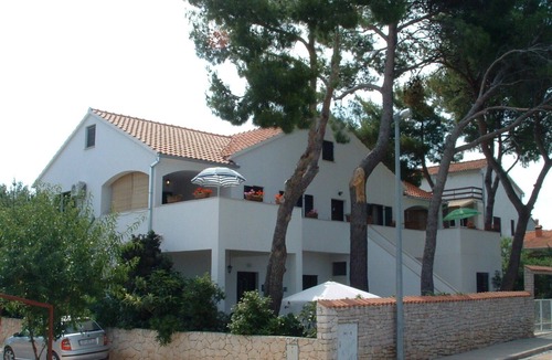 Mirce Apartment | Apartments Dinka (10225-A1) - Mirca - island Brac