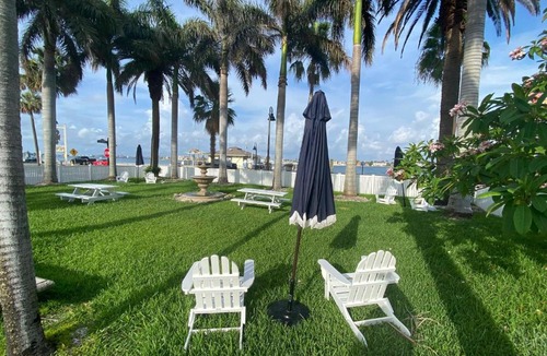 Pass-a-Grille Historic District Apartment | Apartments in FL, USA