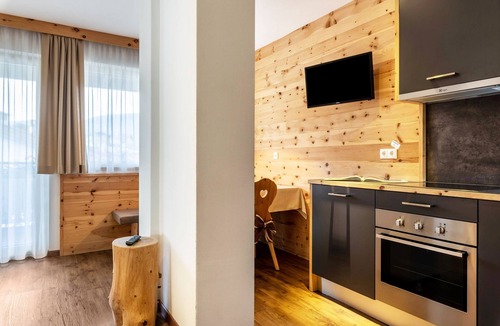 Gudon Apartment | Apartments Marialisa Superior 'Apt Orchidee' with Mountain View, Whirlpool & Wi-Fi