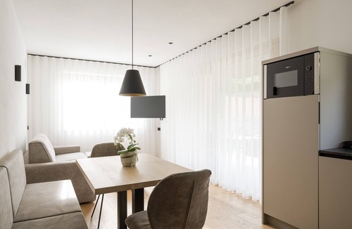 Lagundo Apartment | Apartsuites Rosengarten: luxury apartment with private infrared sauna and pool