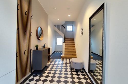 Celle Apartment | ApartZ - Celle Altstadt - bis 9 Personen Ideal für Familien und Gruppen, 3 SZ, 2 Bäder, Infrarotsauna, 1 Parkplatz buchbar, Dachterrasse - BRIGHT Collection