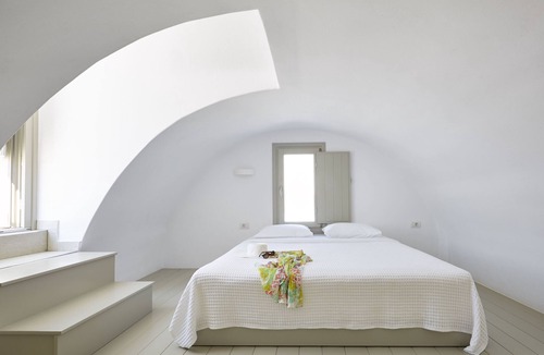 Finikia Hotel | Aperanto Suites