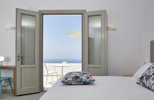Finikia Hotel | Aperanto Suites