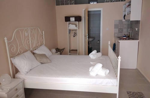 Kini House | Aphrodites Apartments