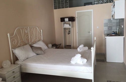 Kini House | Aphrodites Apartments