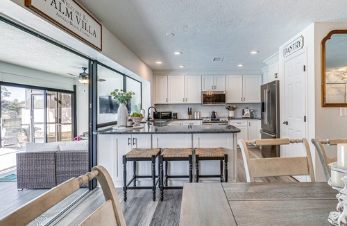 Apollo Beach House | Apollo Beach Oasis: Lanai + Heated Pool!