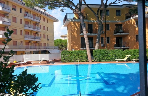 Eraclea Mare House | app. n 8 with pool 5 minutes from the sea, 3 max 4 people, wi-fi