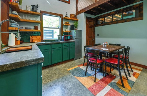 Mount Vernon Cottage | Appalachian Cabin Haven! Gateway to Lake Linville!