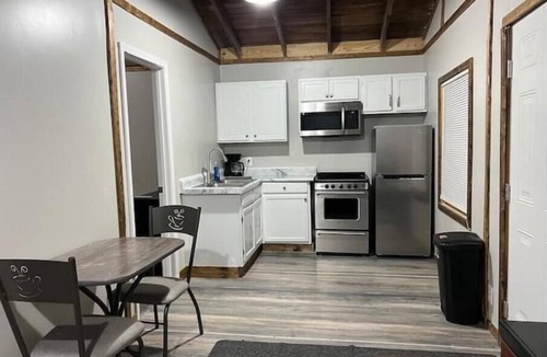 Chattaroy Cabin | Appalachian Hideaways Cabin #2