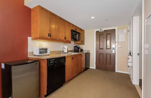 Vernon Condo | Appalachian Hotel: LARGE 1 BEDROOM @ Mountain Creek, Pool, hot tub, ski, retreat