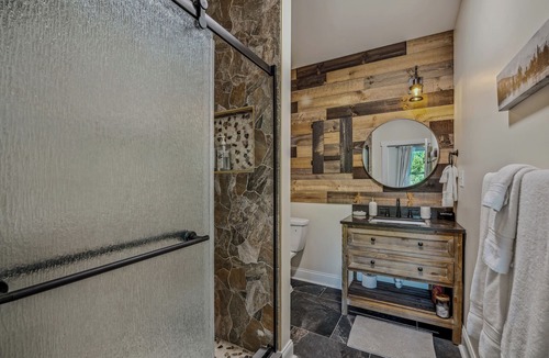 Berkeley Springs Bed & Breakfast | Appalachian Suite In Town!- The Grand Castalian Inn B&B