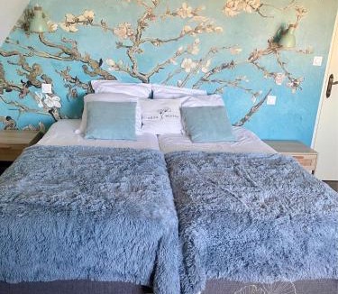 Mayenne Apartment | Appart 2 Chambres, Centre Ville, Parking privé clos, Local vélo