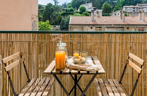 Saint-Etienne Apartment | Appart Cosy - Comme à la Maison - Saint-étienne. Garage et Deux Balcons