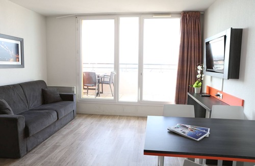 Chevilly-Larue Condo | Appart Moderne Près de l'Aéroport & Paris av/Wifi!