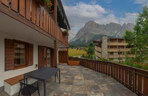 San Martino di Castrozza Apartment | Appartamento con terrazza vista Pale di San Martino