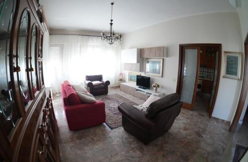 Santa Croce sull'Arno Apartment | Appartamento al primo piano in villetta con giardino
