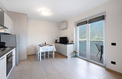 Nesso Apartment | Appartamento "3 Il Tornante" with Lake & Mountain Views, Wi-Fi, A/C & Balcony