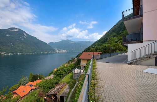 Nesso Apartment | Appartamento 5 Il Tornante with Lake & Mountain Views, Wi-Fi, A/C & Balcony