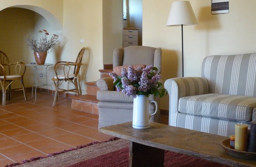 Certaldo Apartment | Appartamento con giardino panoramico, per rilassarsi e visitare la Toscana