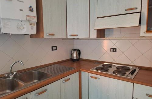 Pomaia Apartment | Appartamento con Piscina e Giardino