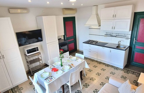 Cefalu Apartment | APPARTAMENTO: “CORNIOLA”