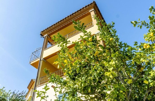 Schifoni Apartment | Appartamento Dodi | SecondFloor, Bedroom and Veranda View!