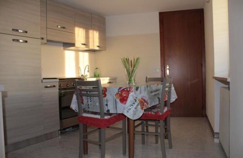 Costermano Apartment | Appartamento giallo