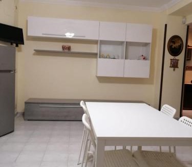 Zona XXX Castel Fusano Apartment | APPARTAMENTO INDIPENDENTE IN GRANDE VILLA