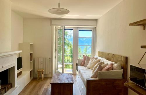 Valtellina Apartment | Appartamento Elegante con Servizi in oasi verde