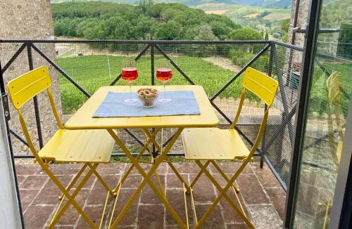 Solfagnano Apartment | Appartamento Balcone sulla vigna Borgo Solfagnano