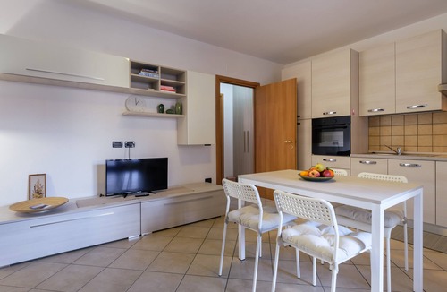 Sulzano Apartment | Appartamento Leone - One Bedroom Apartment, Sleeps 4