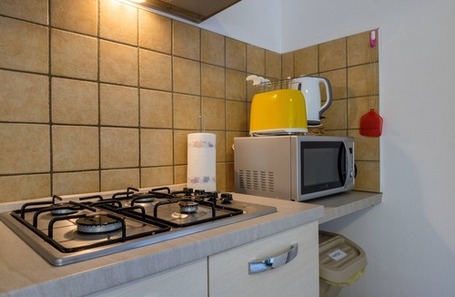 Sulzano Apartment | Appartamento Leone - One Bedroom Apartment, Sleeps 4