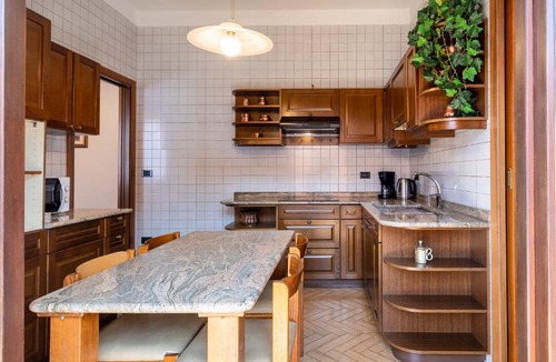 Borgo Venezia Apartment | Appartamento Marullina - parcheggio gratuito, a 10 minuti dal centro