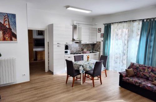 Zona XXXIII Acilia Sud Apartment | Appartamento RALUCA