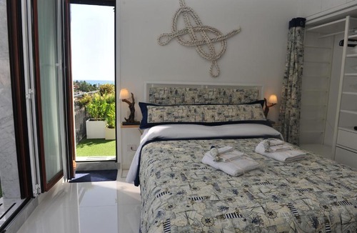 Rapallo Apartment | Appartamento Rapallo Sky Garden Maria Jose Liguria - Attico vista mare - Terraces - 2 bagni- 2 Camera da Letto - Box, Wi-fi, Idromassaggio Free inteiro Attico per Voi, con Ascensore
