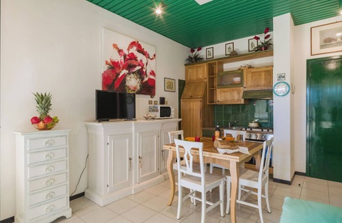 Cinquale Apartment | Appartamento Residence Henderson by Interhome
