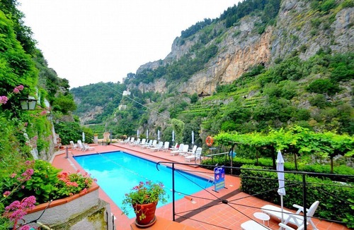 Ravello House | Appartamento Ulisse A: A welcoming apartment that is part of an historic villa.