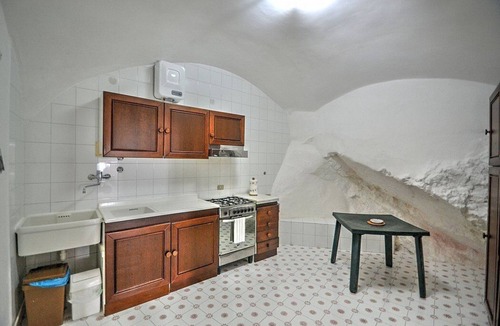 Ravello House | Appartamento Ulisse B: A graceful apartment situated in a quiet location, a few minutes from the town center.