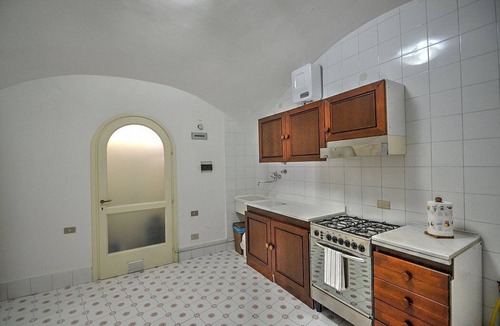 Ravello House | Appartamento Ulisse B: A graceful apartment situated in a quiet location, a few minutes from the town center.