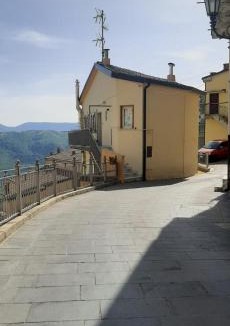 Anzi House | Appartamento x 4 con Splendida vista sul Borgo e sui Monti
