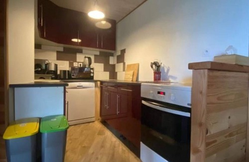 Saint-Jacques-des-Blats Cottage | Appartement Style Chalet 12 Personnes