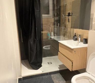 Bellegarde-sur-Valserine Apartment | Appartemment 2 chambres à 10min de la gare à pied - LYON -Paris-Bellegarde-Genève