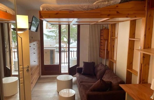 Saint-Etienne-de-Tinee Apartment | Appartement Auron : Wifi et box - Grand Espace Vert . A Deux pas du Centre