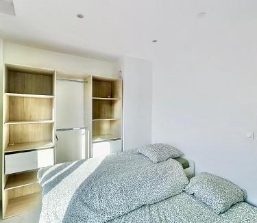 Fabron Apartment | Appartement 2 Chambres climatisé I Terrasse Parking gratuit I 200m Mer I Nice Californie
