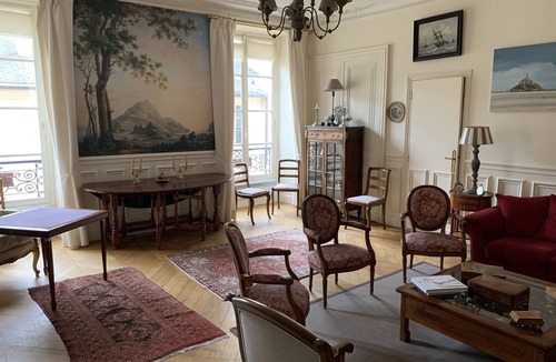 Saint-Louis Apartment | Appartement 3 Pièces , Parking, Près Château et Gares Pour Paris