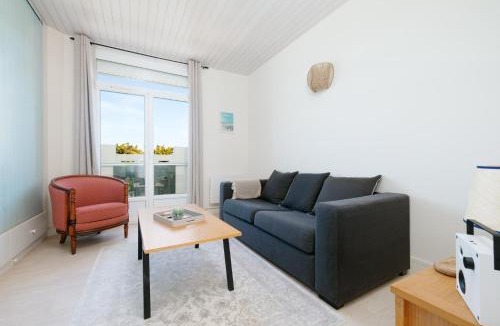 Barneville-Carteret Apartment | Appartement avec balconnet et vue mer