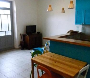 Remoulins Apartment | Appartement au pied du gardon.